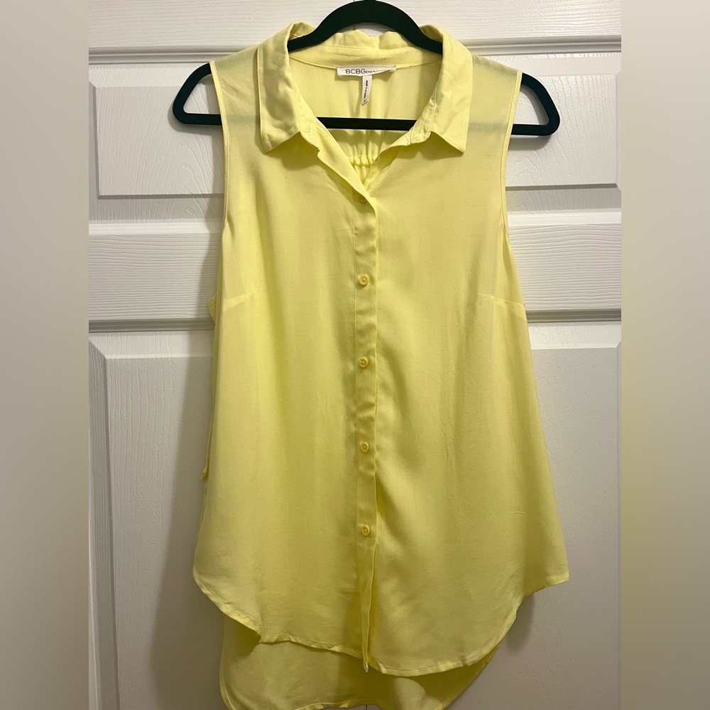 BCBGeneration Sleeveless Button-Down Top